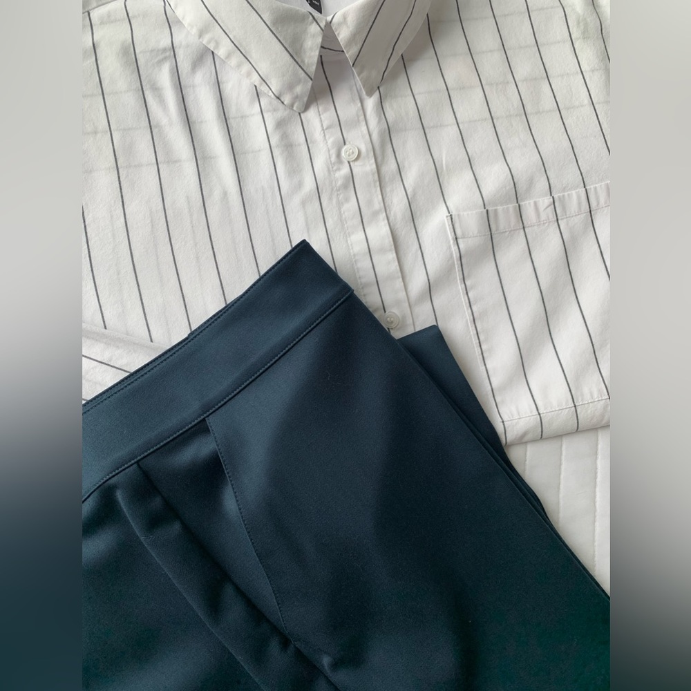 St. John Woman’s Blue Navy Wool pants size 16